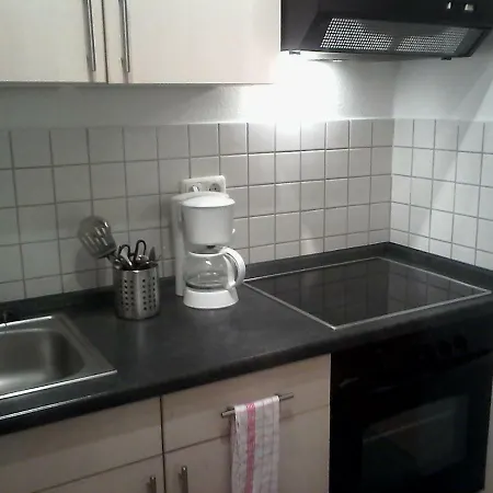 Mitten In Der Innenstadt, Genial! لبسيا