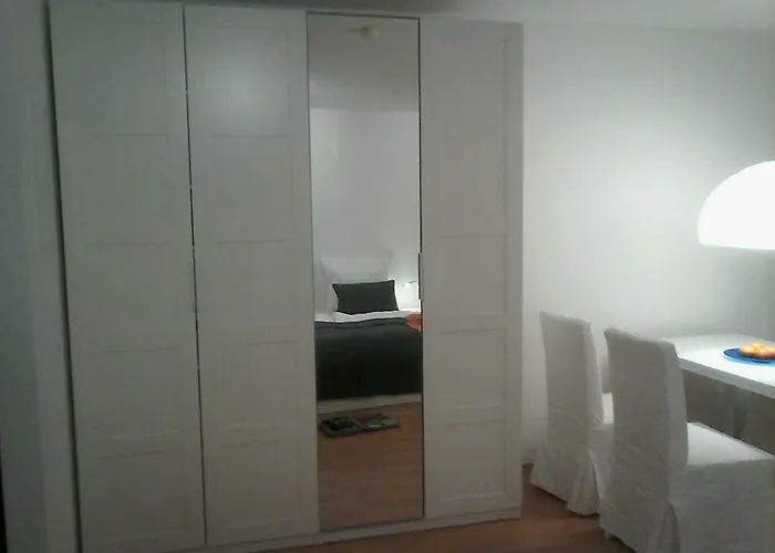 Mitten In Der Innenstadt, Genial! *