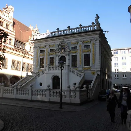 Mitten In Der Innenstadt, Genial!