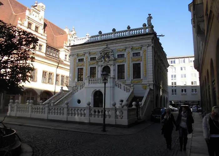 Mitten In Der Innenstadt, Genial!